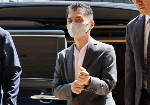 [속보] 검찰, ‘<b>SM 시세조종</b> 의혹’ 카카오 <b>김범수</b>에 <b>징역</b> 15년 구형