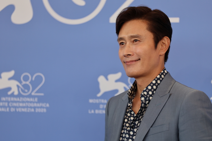 박찬욱 손예진 이병헌 ‘<b>어쩔수가없다</b>’ <b>베니스</b> 달궜다