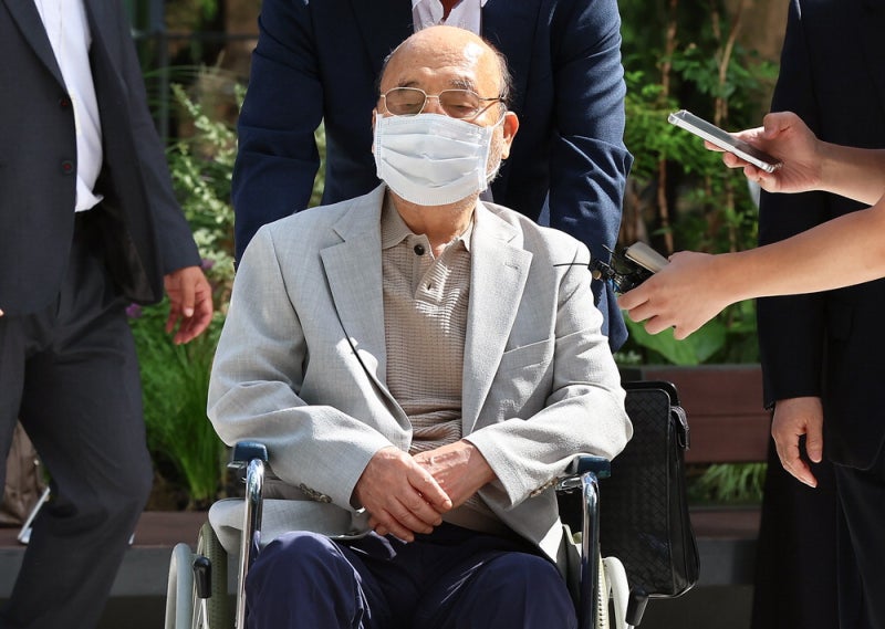 '김건희 목걸이' 서희건설 회장 소환