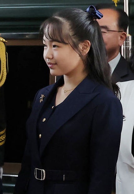 金, 딸 김주애와 파격동행…'사실상 후계자 신고식' 분석도