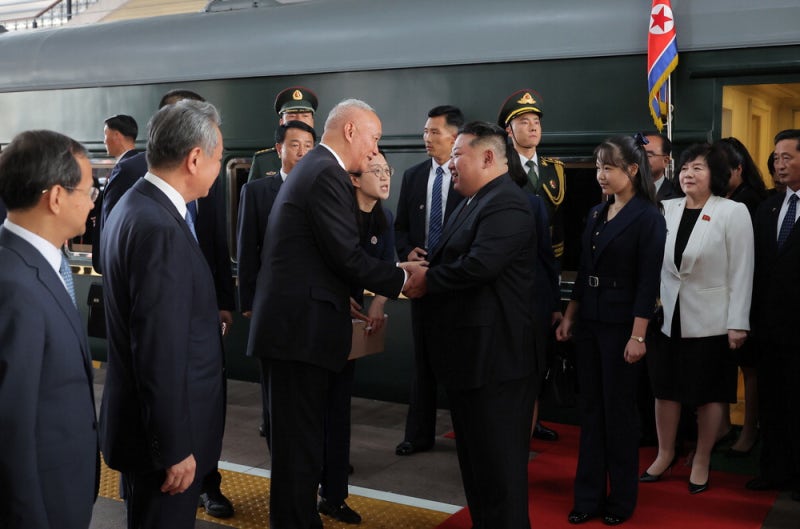 김정은, 베이징 도착…66년만에 모인 북중러