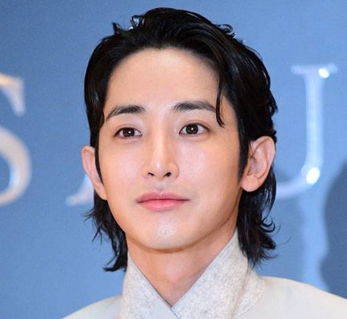 “12시간 사인 강요에 탈수 증상까지”…<b>이수혁</b>, <b>중국 팬미팅</b>서 <b>혹사</b> 논...
