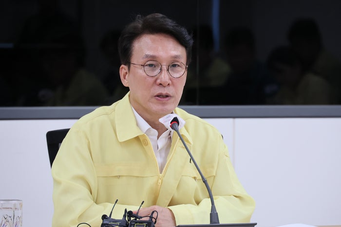 ‘극한 <b>가뭄</b>’ <b>강릉</b> 찾은 총리 “내년 2월까지 이어질 수도…<b>대책</b> 추진...