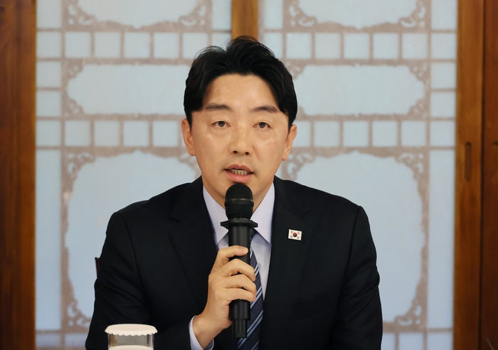 [속보] 강훈식 “<b>미국 구금 한국인</b> 근로자 <b>석방교섭</b> 마무리”