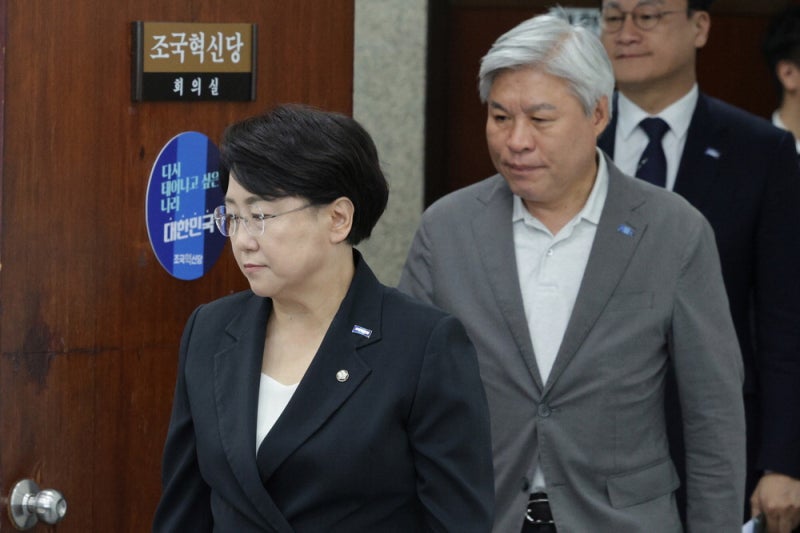'<b>성비위 파문</b>' <b>조국혁신당</b> 지도부 "책임지고 사퇴"