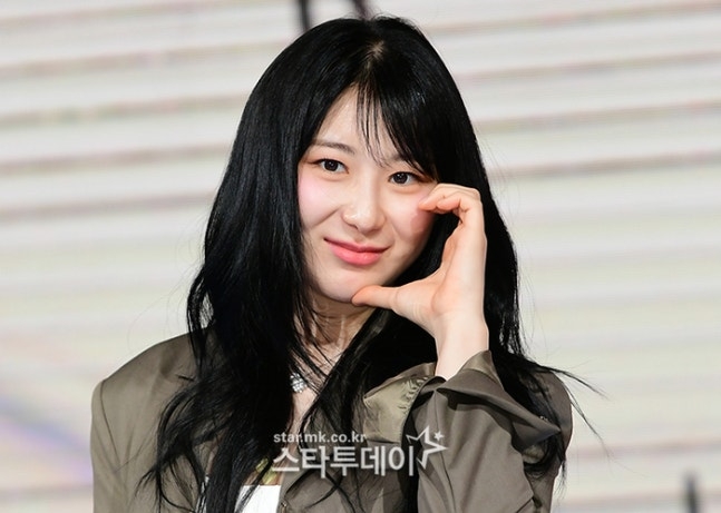 <b>이채연</b>, WM엔터 떠난다 “오랜 논의 끝 전속<b>계약 종료</b>”