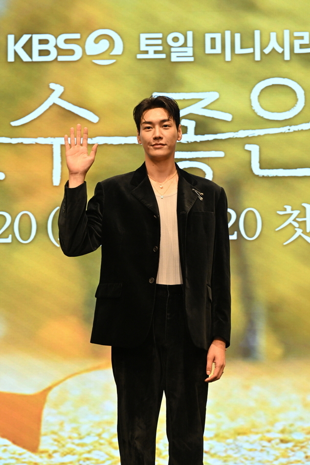 ‘<b>은수좋은날</b>’ <b>김영광</b> “감히 <b>이영애</b>와 함께라 좋았다”