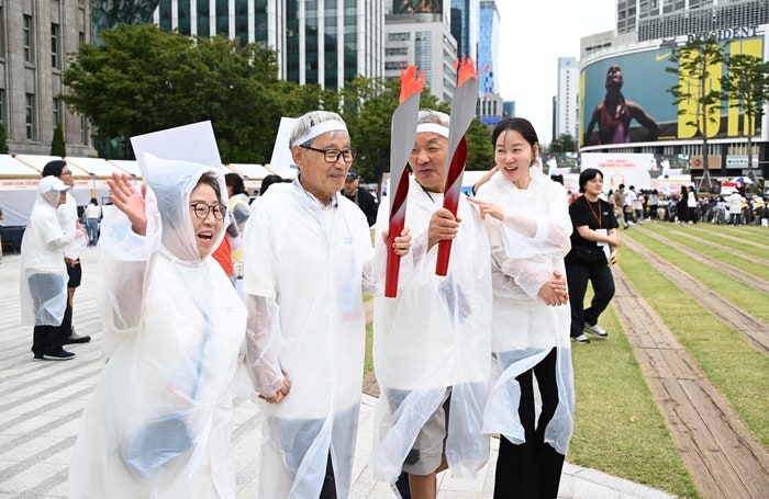 “<b>치매</b>, 이제 숨기지 말고 ‘함께’ <b>극복</b>해요”