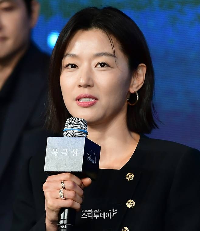 <b>전지현</b> 측 “‘<b>북극성</b>’ <b>혐중 논란</b> 탓 광고 취소? 사실무근”[공식]