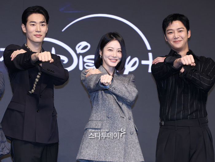 입대도 미뤘다…로운X신예은의 ‘<b>탁류</b>’, 디즈니표 첫 사극 통할까 [MK현...