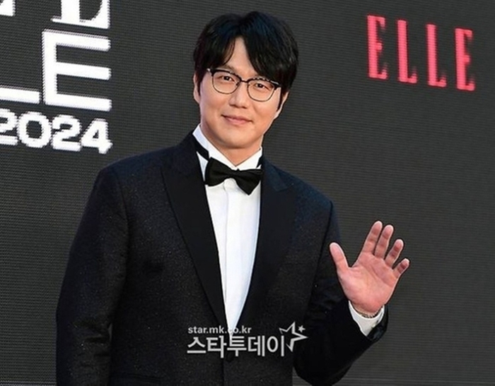 ‘기획사 미등록 <b>논란</b>’ <b>성시경</b>, <b>유튜브 재개</b> “임슬옹에 미안” 왜?