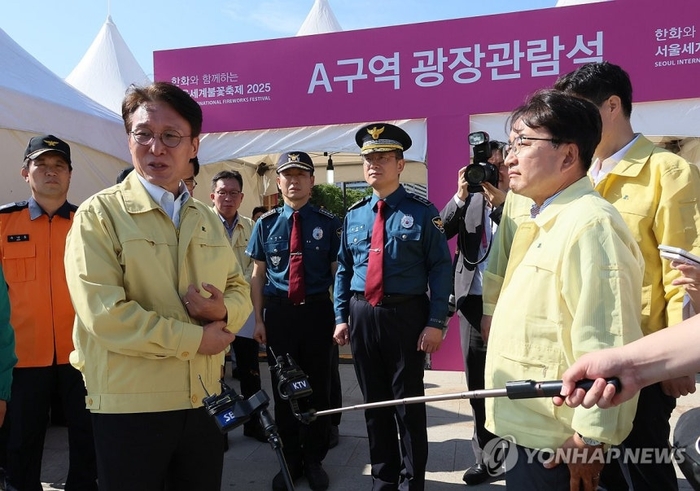 서울세계불꽃축제 현장점검에 나선 김민석 국무총리 [사진출처=연합뉴스]