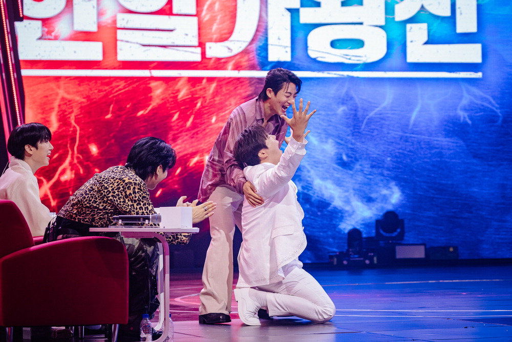국경 넘은 노래 대결, 한국이 웃었다