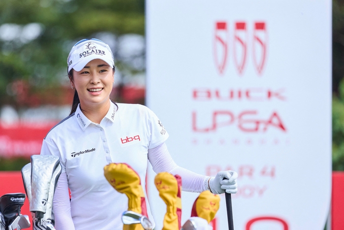 4타 줄인 <b>윤이나</b>, <b>뷰익</b> LPGA <b>상하이</b> 둘째날 단독 2위