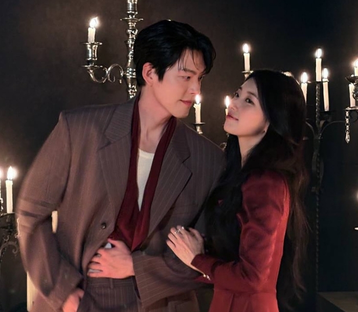 ‘<b>다지니</b>’ <b>김우빈 수지</b> 눈호강 비주얼 투샷