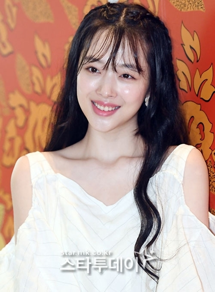 고 <b>설리</b>, 사망 <b>6주기</b>…스물다섯 아름다웠던 미소