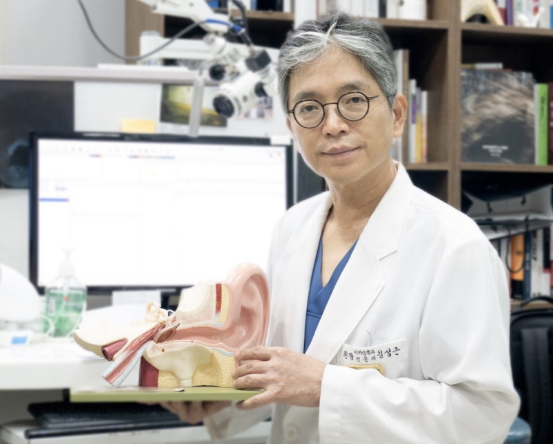 TV볼륨 크게 높이는 부모님 … '난청'의심, 검사받아보세요 [기고]