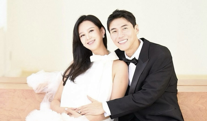 “노산에 <b>쌍둥이</b>”…<b>송재희</b><b>지소연</b>, 지난달 이미 <b>출산</b>