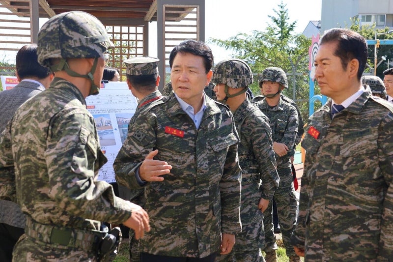 [포토] 해병대 6여단 간 정청래
