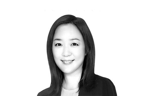 [이지현의 미술래잡기] 세상의 무게를 견디는 여인들