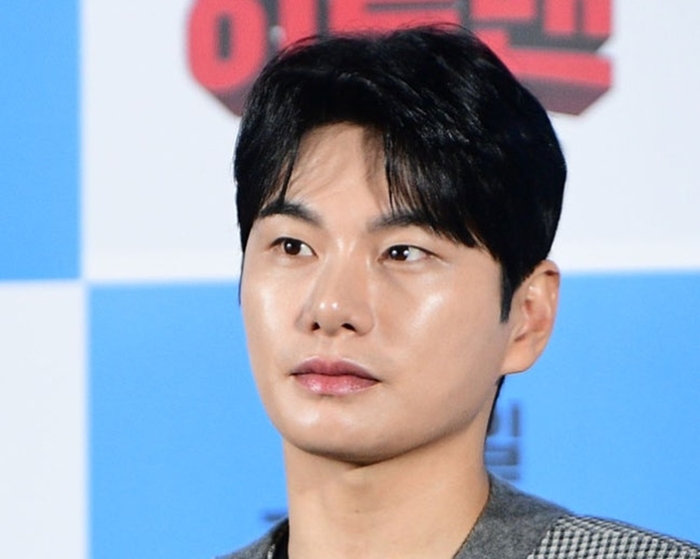 <b>이이경</b>, <b>사생활</b> 루머 확산…소속사 “허위사실 법적 조치”