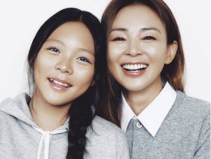안경 벗은 <b>추사랑</b>…점점 <b>야노시호</b> 아우라