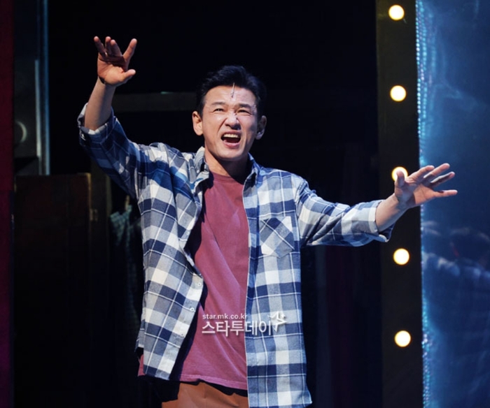 ‘<b>미세스 다웃파이어</b>’ 황정민 “10년 만의 뮤지컬, 잘할 수 있을 줄 알...