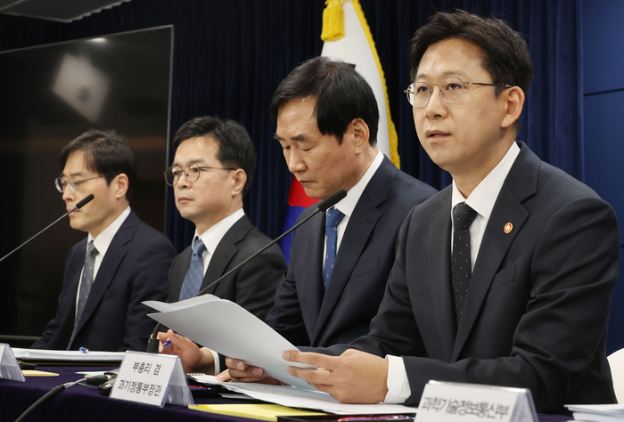  배경훈 부총리 겸 과학기술정보통신부 장관이 22일 오후 서울 종로구 정부서울청사 본관 브리핑룸에서 ‘범부처 정보보호 종합대책’ 관련 브리핑을 하고 있다. [이승환 기자]