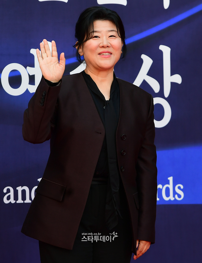 [포토] 이정은, 대통령 <b>표창</b>