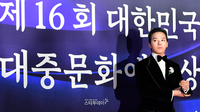 [포토] <b>지드래곤</b>, <b>옥관문화훈장</b> 수훈