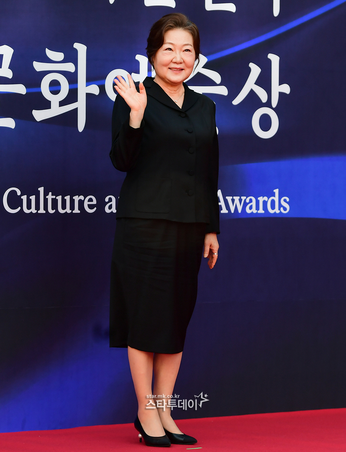 “책임감 있는 배우될 것” 김해숙, 은관<b>문화</b>훈장…정동환·이병헌·GD ...