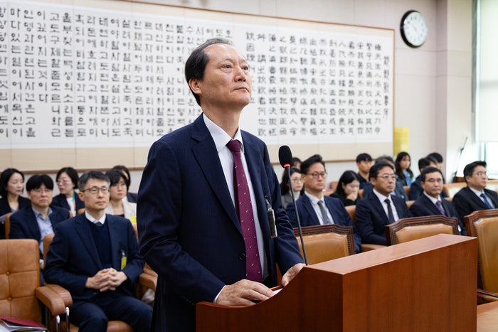국감 <b>증인 선서</b> 거부한 <b>이완규</b> 전 법제처장…그 이유 알고보니