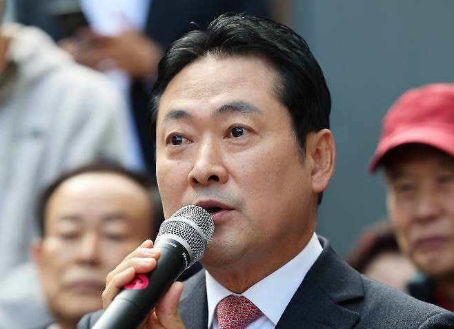 “<b>부동산</b> 다합쳐 8억대” <b>장동혁</b> <b>해명</b>에…민주 “동문서답”