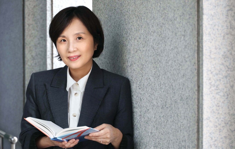 "틈새 끄집어내는 '치실' 같은 소설 쓸래요"