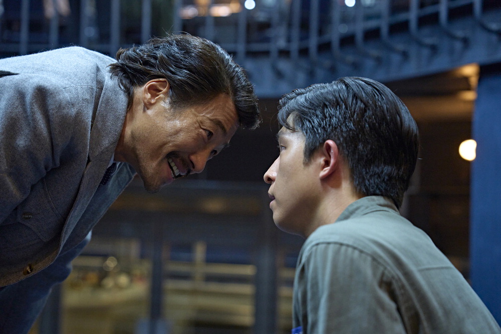 거창한 명분, 뒤틀린 진실 … 권력 민낯 보여준 풍자극