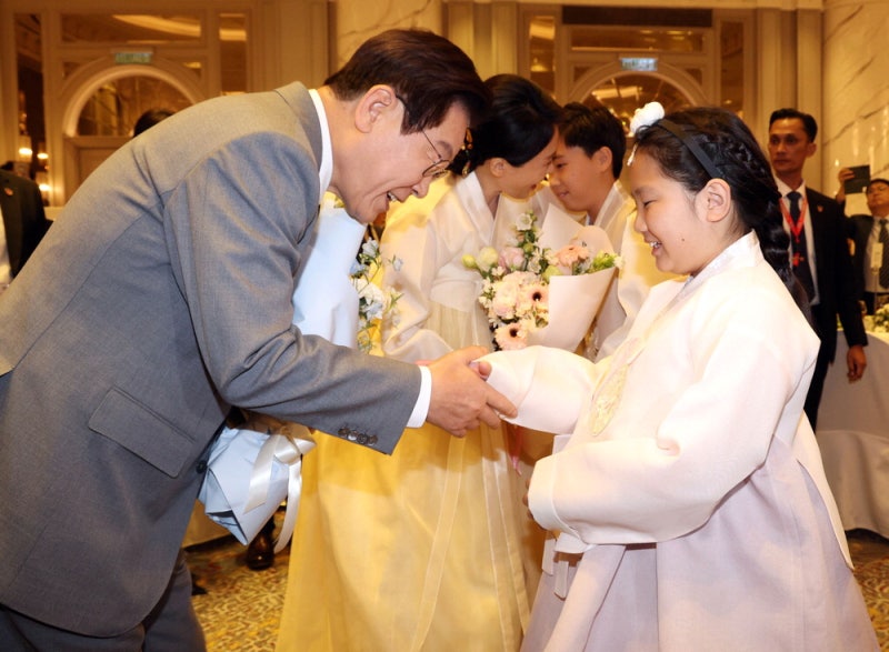 李대통령 말레이 도착 '외교 슈퍼위크' 스타트