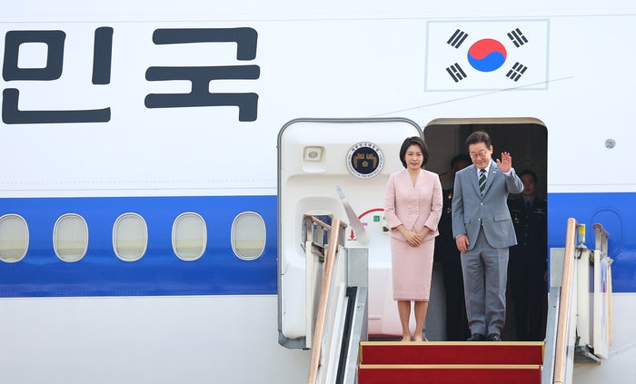 이재명 대통령 “<b>한</b>-<b>아세안</b> 연간 교역 3000억달러 목표...FTA 개선 협상 ...