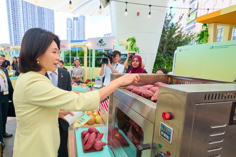 김혜경 여사, 말레이서도 'K푸드 전도사'