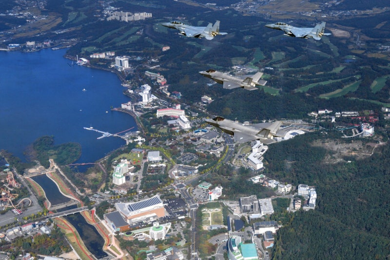 [포토] "APEC 하늘길 이상무"… 공군 초계비행