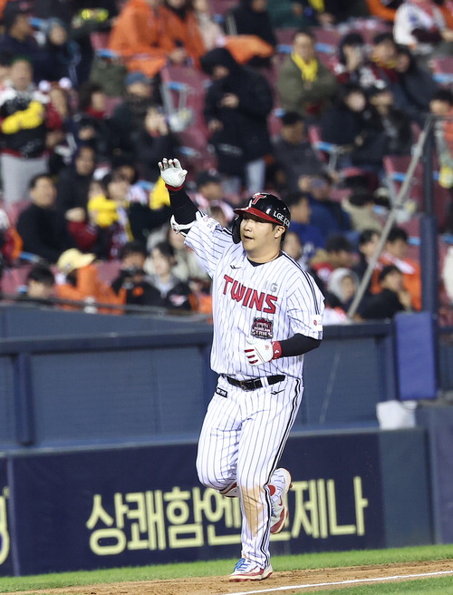 류현진 무너트린 강타선 … LG, KS 2연승 '신바람'