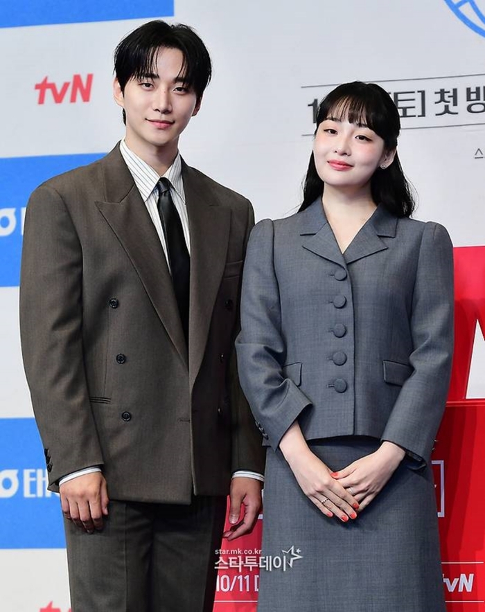 ‘<b>태풍상사</b>’ 이준호·김민하 “<b>시청률</b> 15% 넘으면 지하철서 꽃 나눠줄...