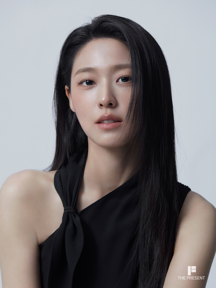 <b>김설현</b>, 안효섭과 한식구 됐다...<b>더프레젠트컴퍼니 전속계약</b>
