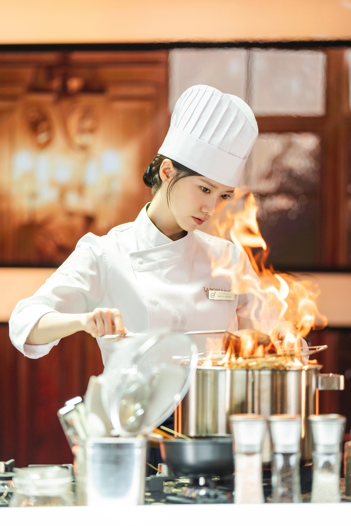 ‘흥행퀸’ <b>임윤아</b>, 서울서 ‘<b>폭군의 셰프</b>’ 드라마 <b>팬미팅</b> 피날레 장식