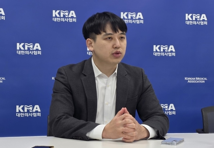 한성존 대한전공의협의회 회장 당선인이 31일 기자들과 만나 당선 소감을 말하고 있다. [사진=최원석 기자]