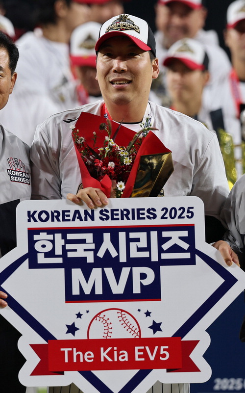 은퇴 바라봤던 김현수, 가을 사나이로 해피엔딩