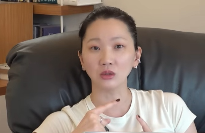 모델 겸 방송인 장윤주가 가슴 성형 의혹에 대해 입을 열었다. [사진출처 = 영상 캡처]