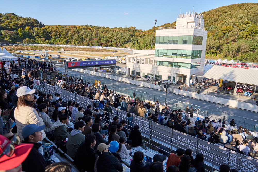 속도감에 짜릿…K레이싱 관중 대박, 모터테인먼트로 진화한 슈퍼레이스