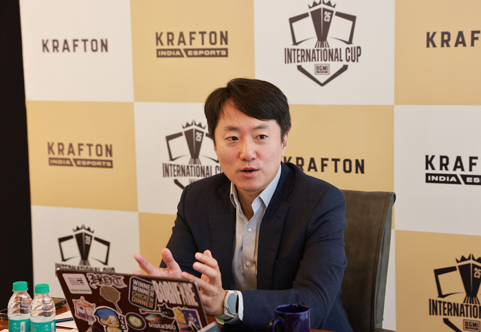  손현일 크래프톤 인도법인장이 인터뷰를 하고 있다.<크래프톤>