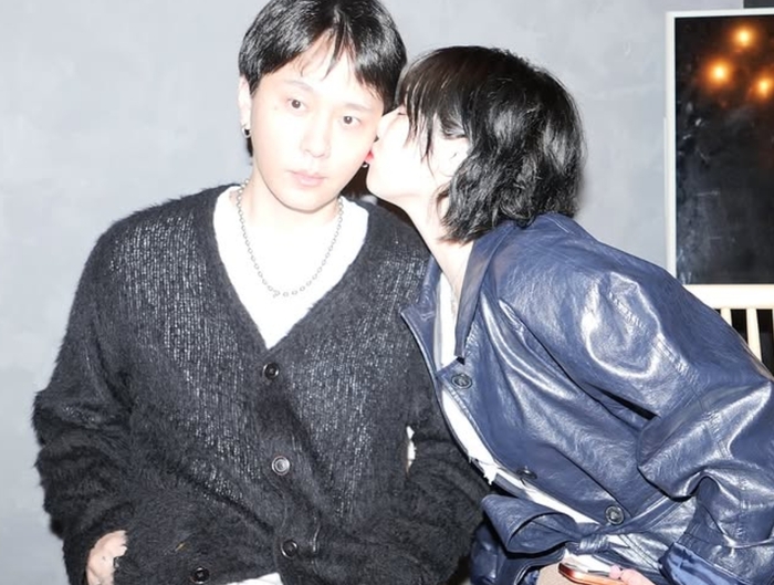 <b>현아</b>, <b>용준형</b>과 볼뽀뽀 공개...거침없는 애정 과시