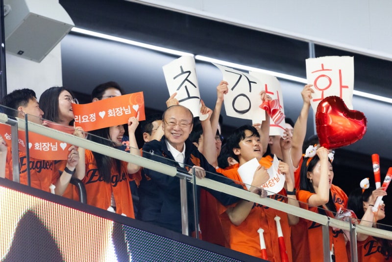 '오렌지색 폰' 뿌린 낭만구단주 김승연